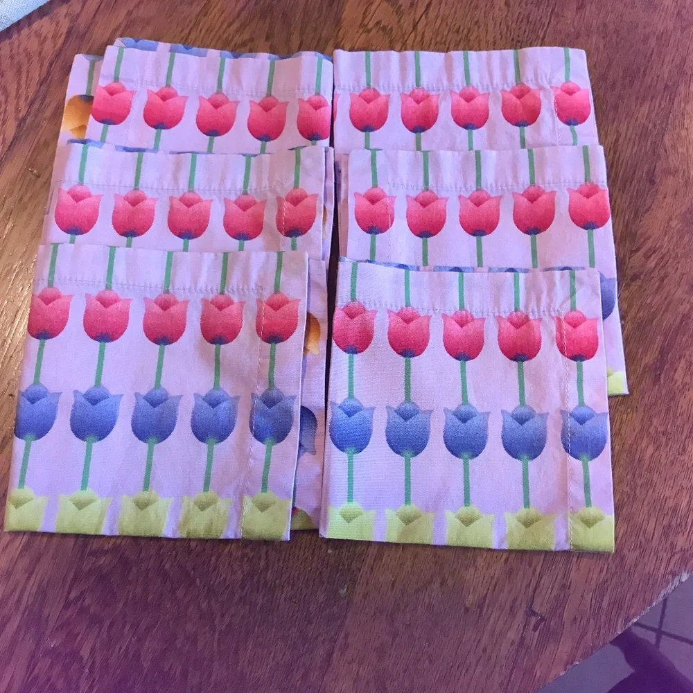 Set of 6 Crate & Barrel 🌷 🌷 lilac cocktail napkins